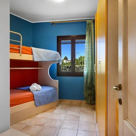 Smeralda - Pool, Private Garden & 100m Appartement Olbia