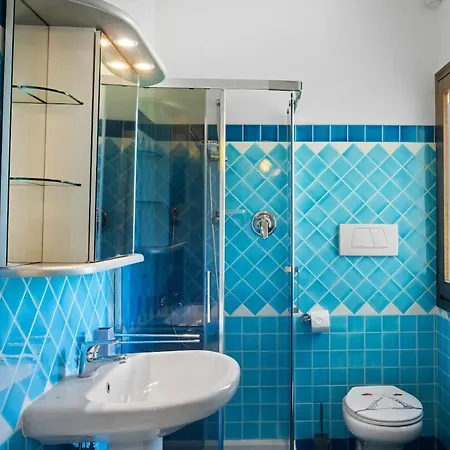 Smeralda - Pool, Private Garden & 100m Appartement Olbia